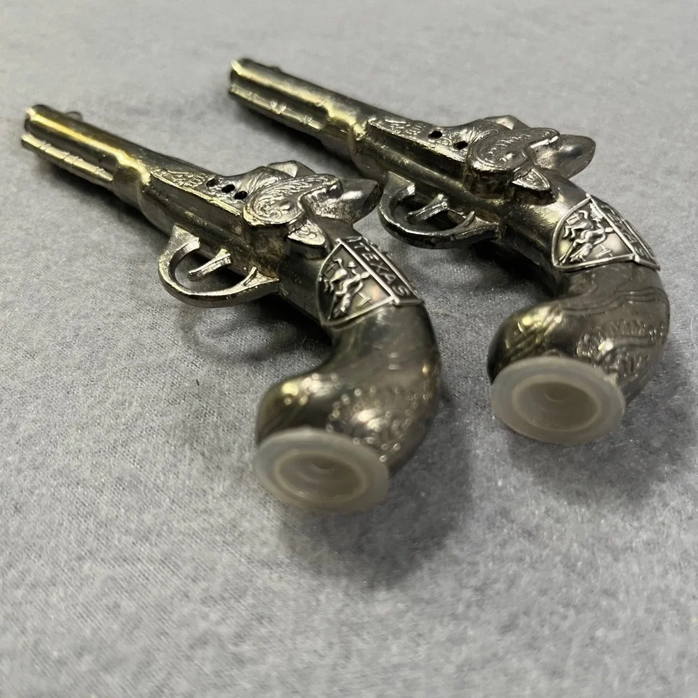 Vintage Texas Revolver Pistols Salt Pepper Shakers set‎ Metal Western Decor